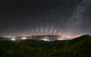 Snímek „Proměny komety NEOWISE nad Tatrami“. Foto: Petr Horálek, Tomáš Slovinský.