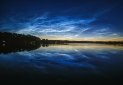 Noční svítící oblaky 5. července 2020 nad rybníkem Hrádek. Foto: Petr Horálek.