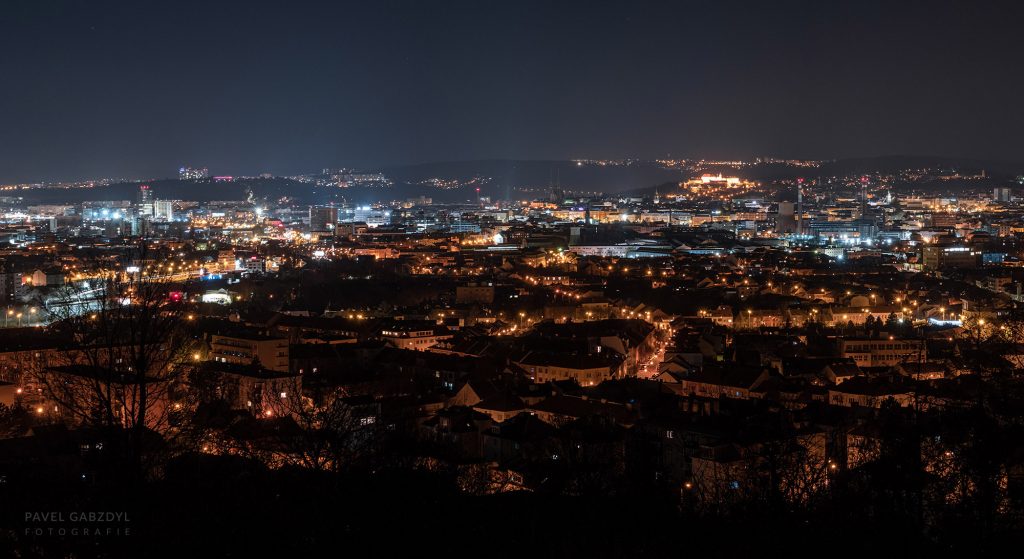 Brno při plném městském osvětlení. Foto: Pavel Gabzdyl, HaP Brno.