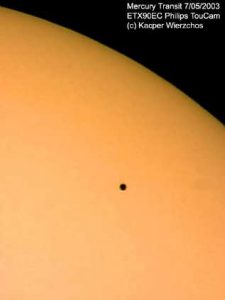 Víťazná snímka prechodu Merkuru pred Slnkom roku 2003. Foto: K.Wierzchoś