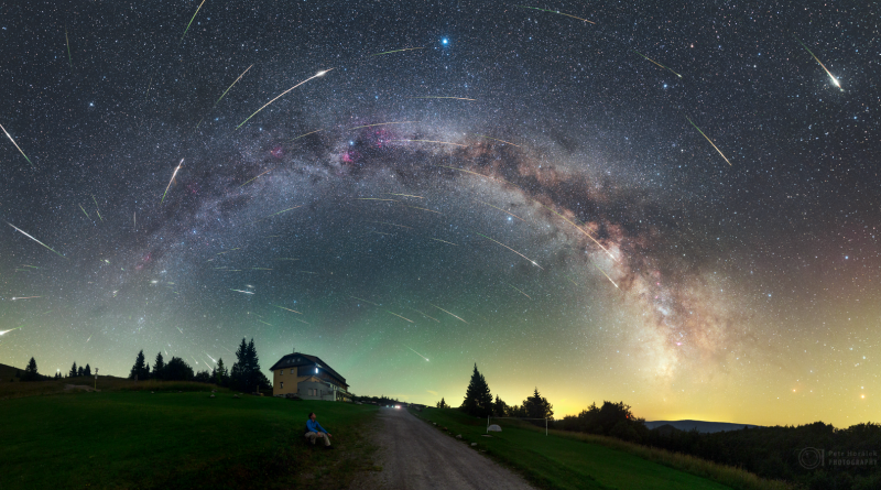 Maximum meteorického roje Perseidy v roce 2016 z Parku tmavé oblohy Veľká Fatra na Slovensku. Foto: Petr Horálek.