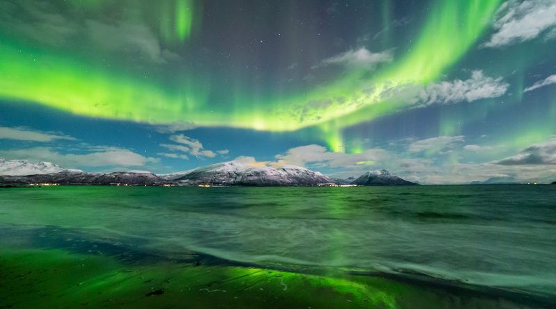 Jasná polární záře v Tromsø. Foto: Tomáš Slovinský.