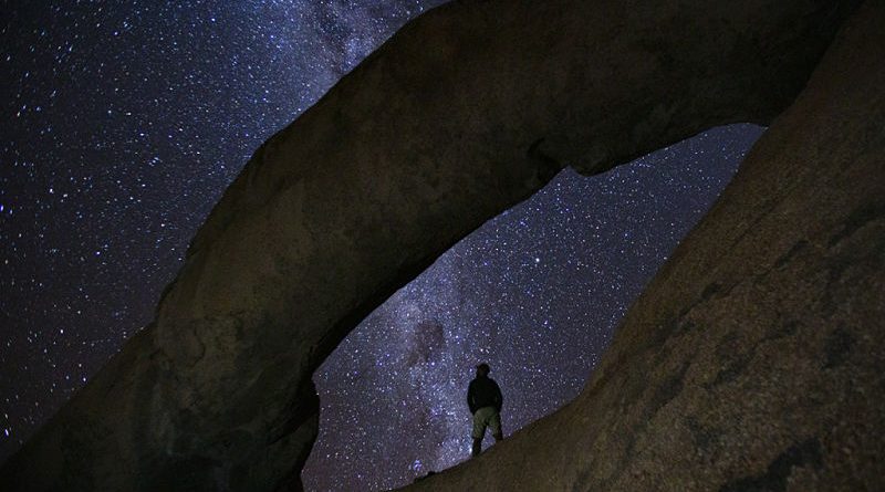 Úžas pri pohľade na tmavú oblohu, Spitzkoppe, Namíbia. Úžas pri pohľade na tmavú oblohu, Spitzkoppe, Namíbia. Foto: J. Poledniková