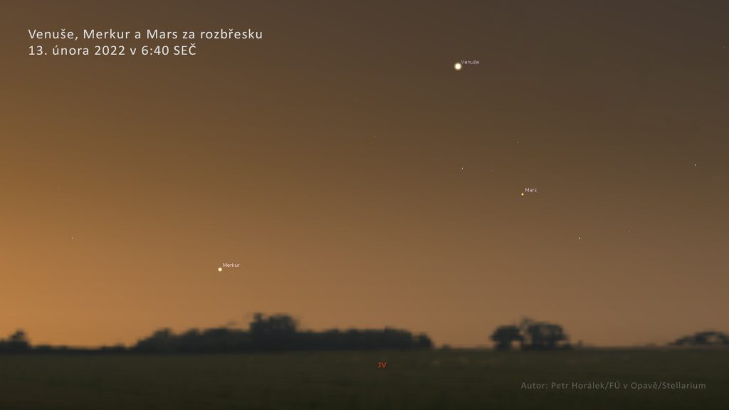 Nejtěsnější setkání Venuše, Merkuru a Marsu na únorové obloze 13. února 2022 nad jihovýchodem za rozbřesku. Zdroj: P. Horálek/FÚ v Opavě/Stellarium.