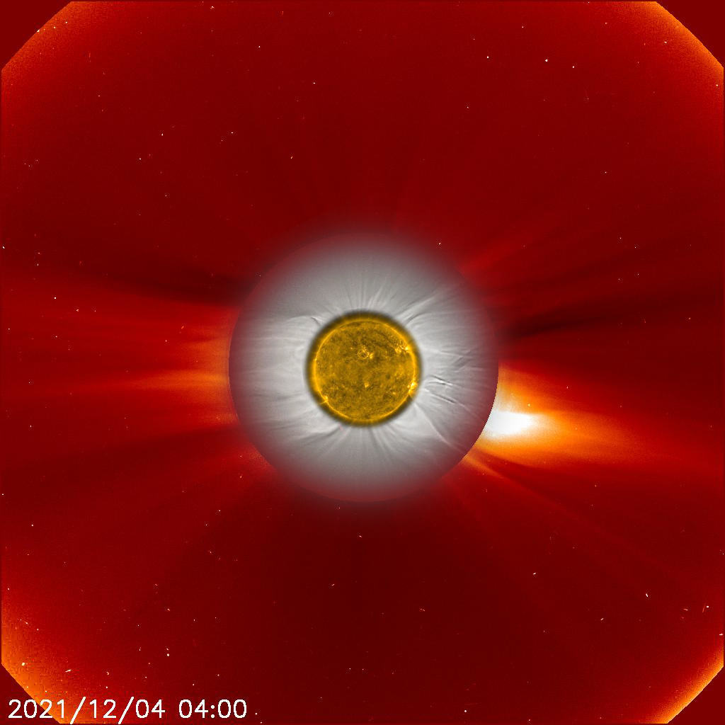 Kombinace záběru z korónografu LASCO C2 družice SOHO, Slunce v extrémní ultrafialové oblasti v kameře AIA 171 družice Solar Dynamic Observatory a sluneční koróny zachycené během úplného zatmění Slunce 4. prosince 2021 z paluby letadla (snímek má severo-jižní orientaci). Foto: SOHO/NASA/ESA, SDO/AIA/NASA, P. Horálek/FÚ v Opavě.