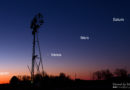 Seřazení jasných planet na dubnové ranní obloze. Foto: Mark A. Brown.