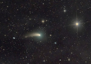 Kometa C/2022 E3 ZTF z 16. října 2022. Foto: Dan Bartlett.