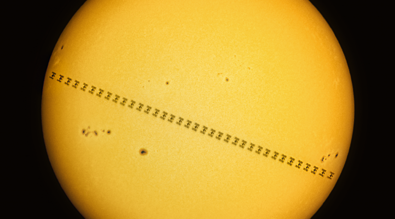 Mezinárodní kosmická stanice ISS před Sluncem 3. června 2023 z Uhlířova na Opavsku. Foto: Petr Horálek, FÚ SLU v Opavě.