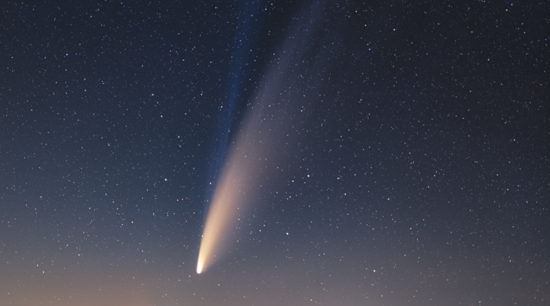 Kometa NEOWISE z roku 2020. Foto: Petr Horálek.