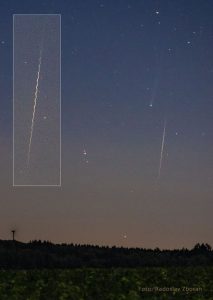Kométa Nishimura a vlnitý meteor. Foto: Radoslav Zboran.