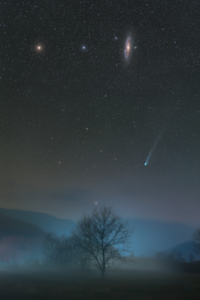 Snímka „Kométa Pons-Brooks zo severnej jari“. Foto: Petr Horálek/Fyzikálny ústav v Opave.