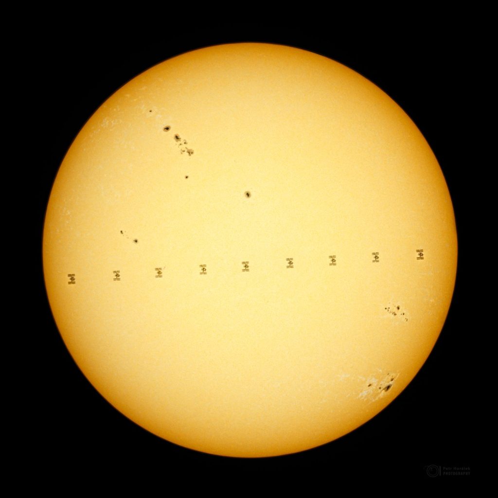 Mezinárodní kosmická stanice ISS před Sluncem 14. června 2024 z Hranic na Vysočině. Foto: Petr Horálek, FÚ SLU v Opavě.