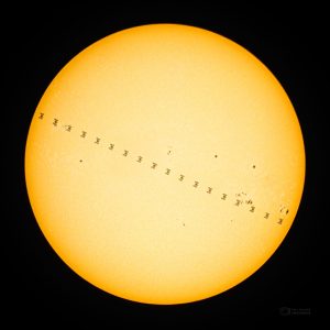 Mezinárodní kosmická stanice ISS před Sluncem 13. srpna 2025 z obce Habřinky na Pardubicku. Foto: Petr Horálek, FÚ SLU v Opavě.