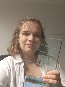 Seriál Astronomie Dětem studentky Lenky Drobné získal ocenění na festivalu Astrofilm 2025. Zdroj: FÚ v Opavě.