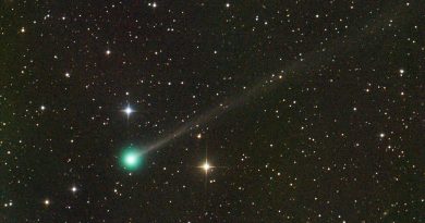 Kometa C/2026 A1 (PanSTARRS) zaznamenaná 28. března 2026 na Krétě. Foto: Dimitrios Katevainis.