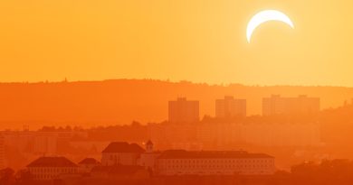 Ilustrační obrázek maximální fáze částečného zatmění Slunce 12. srpna 2026 nad Českem. Autor: Pavel Gabzdyl (www.pavelgabzdyl.com)