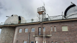 Pohľad na pôvodný stav krytiny na kupolách. Foto: P. Gömöry Pohľad na pôvodný stav krytiny na kupolách. Foto: P. Gömöry