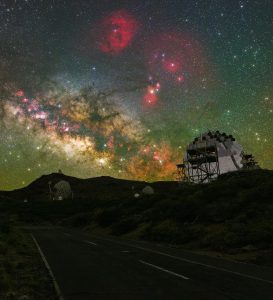 Mléčná dráha a emisní mlhoviny nad observatoří Roque de Los Muchachos na La Palmě. Foto: Jakub Kuřák/KaL. Mléčná dráha a emisní mlhoviny nad observatoří Roque de Los Muchachos na La Palmě. Foto: Jakub Kuřák/KaL.